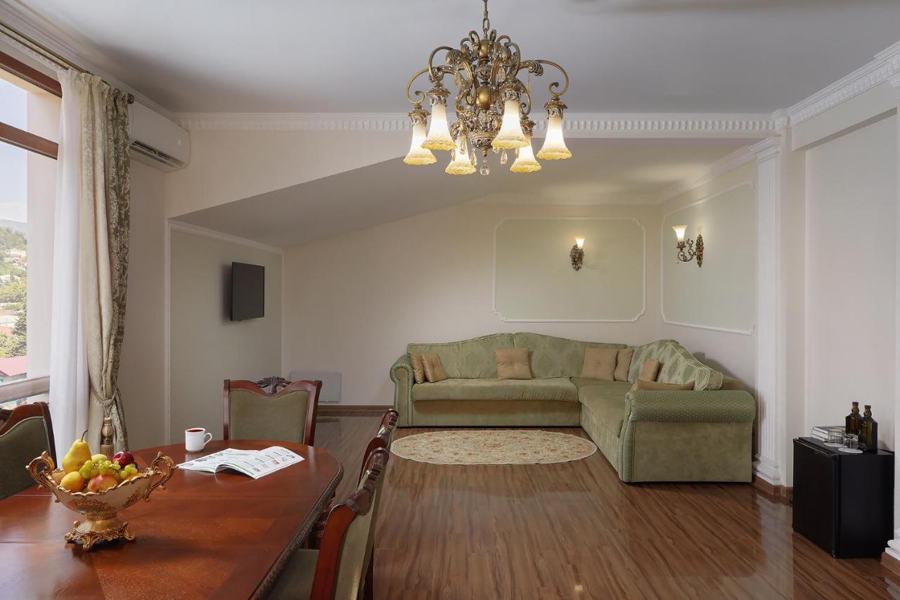 Garuda Boutique Hotel Сухуми Екстериор снимка