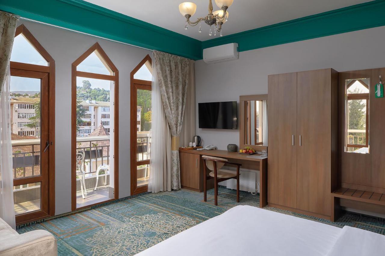 Garuda Boutique Hotel Сухуми Екстериор снимка