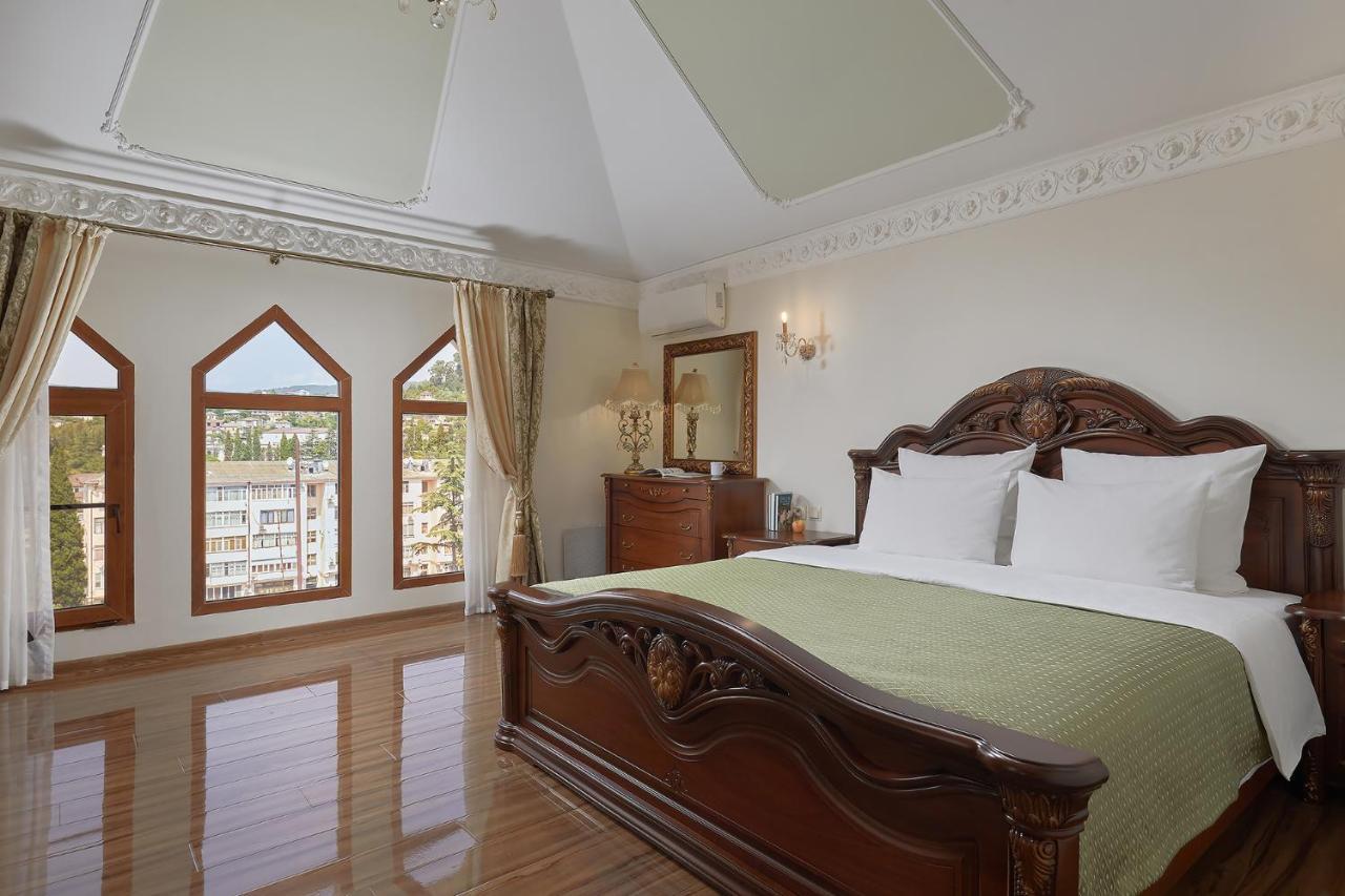 Garuda Boutique Hotel Сухуми Екстериор снимка