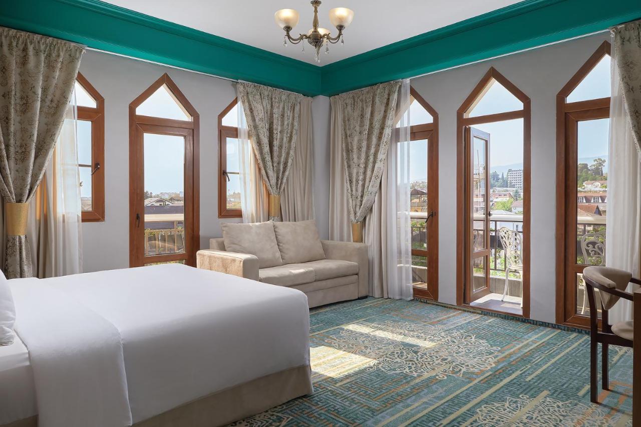 Garuda Boutique Hotel Сухуми Екстериор снимка