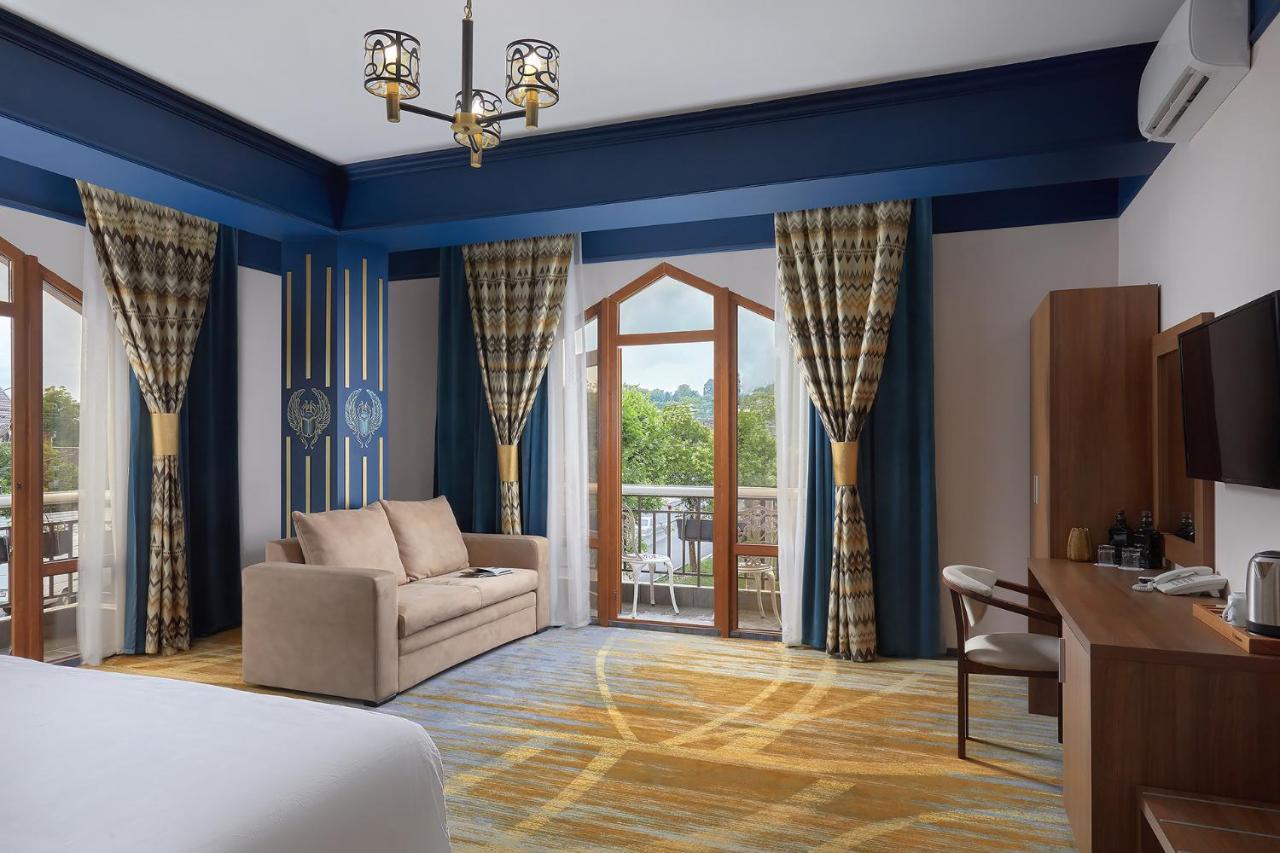 Garuda Boutique Hotel Сухуми Екстериор снимка